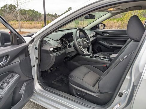 Used 2024 Nissan Altima 2.5 SV image 34