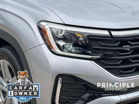 Certified 2024 Volkswagen Atlas Cross Sport SEL R-Line image 9