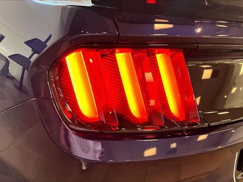 Used 2018 Ford Mustang Shelby GT350 w/ Convenience Package RWD image 29