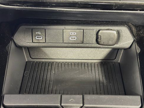 Used 2025 Toyota Prius FWD image 26