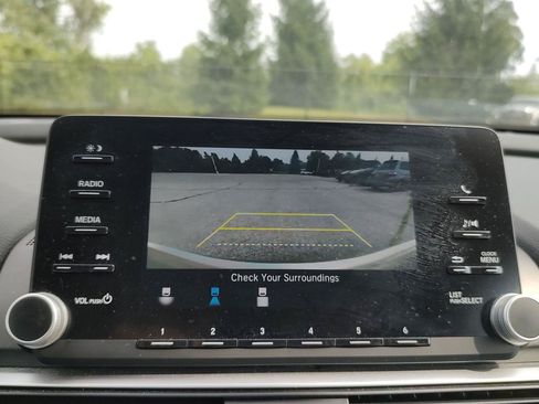 Used 2019 Honda Accord LX image 9