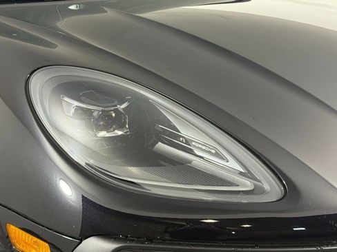 New 2026 Porsche Macan image 16