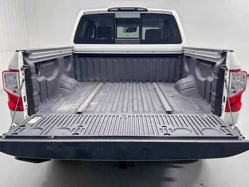 Used 2021 Nissan Titan SV w/ SV Convenience Package AWD/4WD image 21