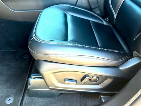 Used 2023 Ford Explorer XLT w/ Equipment Group 202A image 15