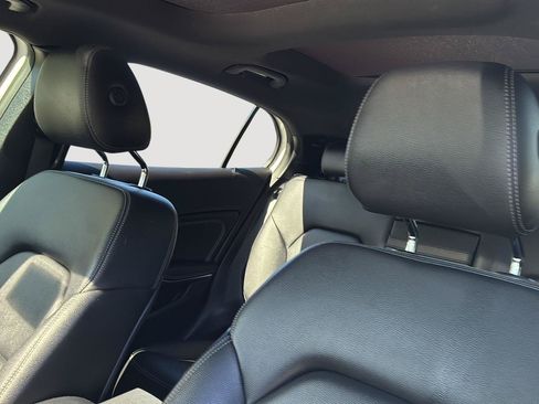 Used 2019 Mercedes-Benz GLA 250 4MATIC image 30