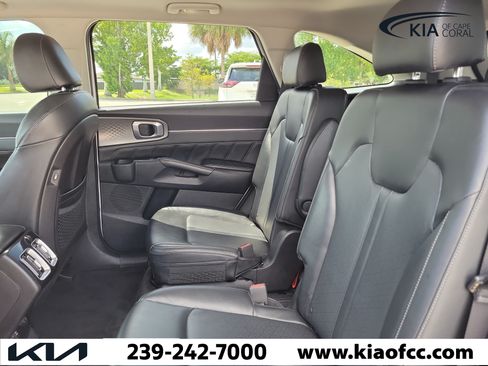 Used 2022 Kia Sorento SX AWD/4WD image 12