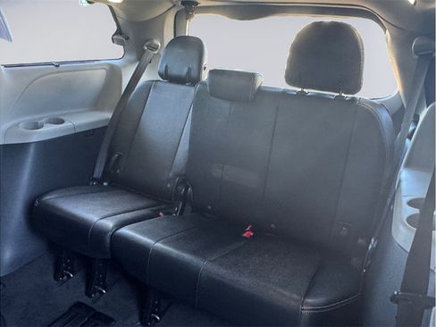 Used 2015 Toyota Sienna SE FWD image 20