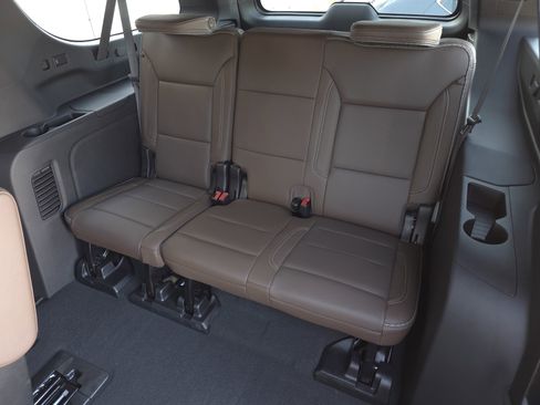 Used 2024 Chevrolet Suburban High Country w/ Advanced Technology Package image 37