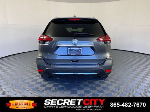 Used 2020 Nissan Rogue SV w/ Premium Package AWD/4WD image 6