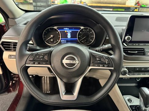 Used 2024 Nissan Altima 2.5 SV FWD image 18