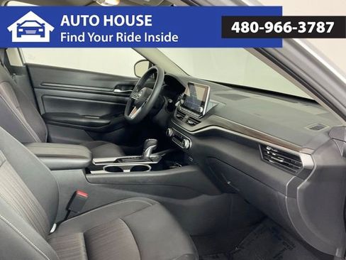 Used 2024 Nissan Altima 2.5 SV image 16