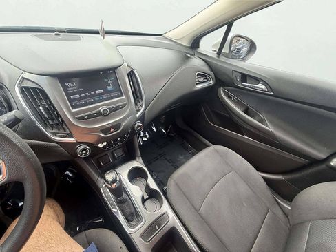 Used 2017 Chevrolet Cruze LT FWD image 18