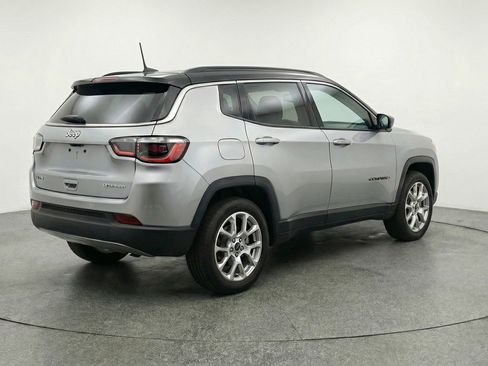 Used 2025 Jeep Compass Limited AWD/4WD image 9