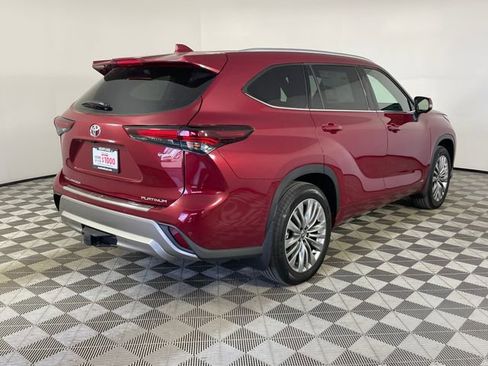 New 2026 Toyota Highlander Platinum AWD/4WD image 9