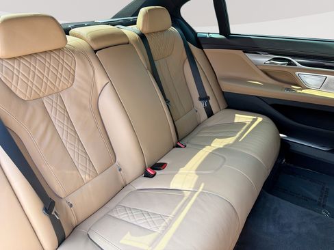 Used 2019 BMW 750i w/ Executive Package RWD image 26