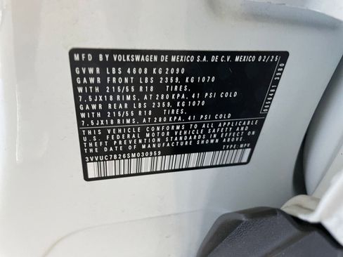 Used 2025 Volkswagen Taos SE image 27