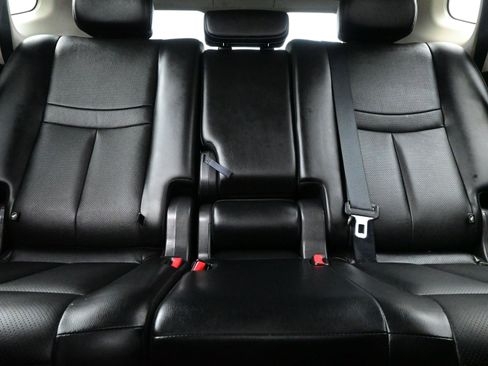 Used 2017 Nissan Rogue SL w/ SL Premium Package image 16