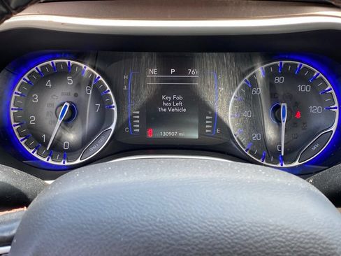 Used 2019 Chrysler Pacifica Touring-L FWD image 14