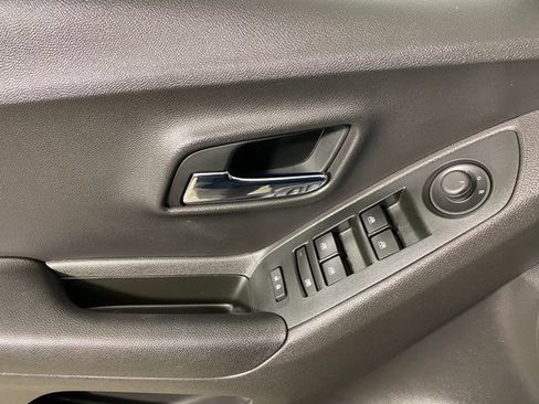 Used 2020 Chevrolet Trax LT AWD/4WD image 12