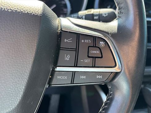 Used 2021 Toyota Highlander XLE AWD/4WD image 18