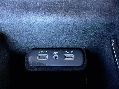 Used 2017 Chrysler 300 C image 35