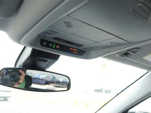 Used 2024 Chevrolet Equinox LT FWD image 25