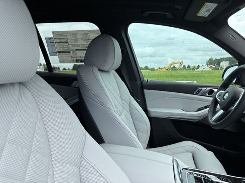 Used 2026 BMW X5 sDrive40i w/ M Sport Package image 21