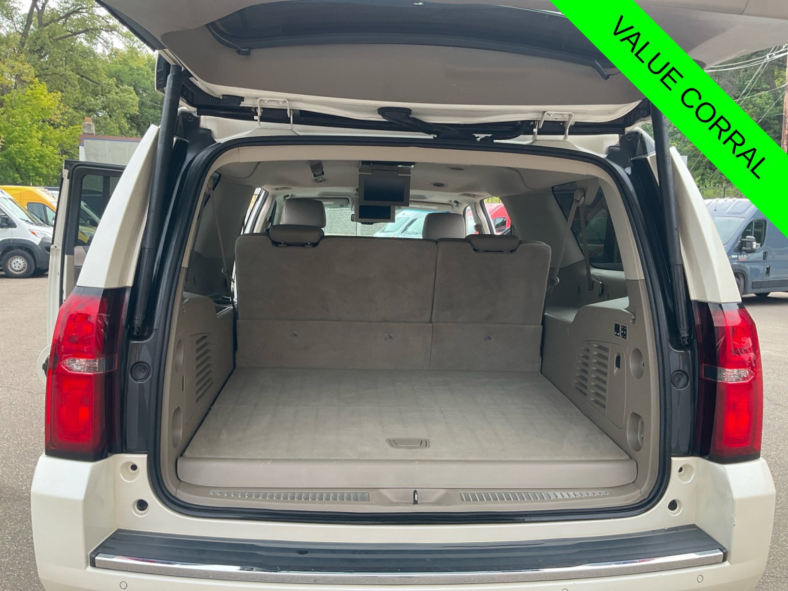 Used 2015 Chevrolet Suburban LTZ AWD/4WD image 23