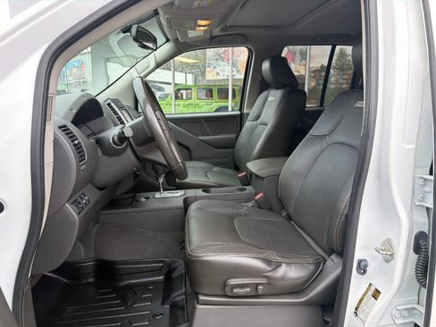 Used 2020 Nissan Frontier PRO-4X w/ Pro-4x Utility Package image 21