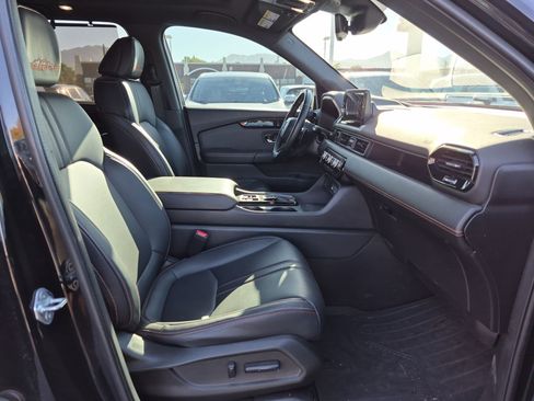 Used 2023 Honda Pilot TrailSport image 31