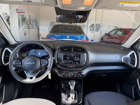 Used 2025 Kia Soul LX w/ LX Technology Package image 31