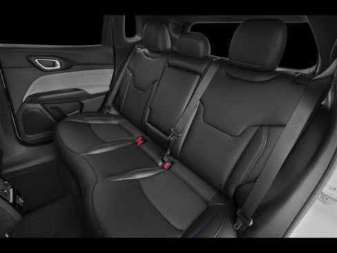 Certified 2025 Jeep Compass Limited AWD/4WD image 9