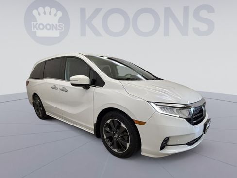 Used 2023 Honda Odyssey Elite image 2