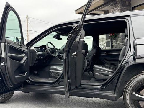 Used 2025 Jeep Grand Cherokee L Limited w/ Black Appearance Package image 17