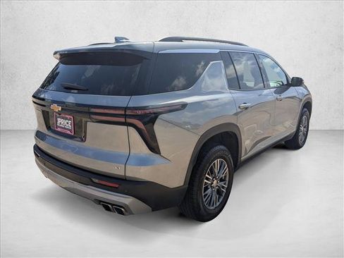 Used 2024 Chevrolet Traverse LT FWD image 5