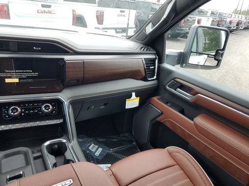 New 2026 GMC Sierra 3500 Denali Ultimate AWD/4WD image 16