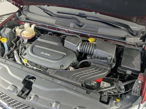 Used 2018 Chrysler Pacifica Limited w/ Tire & Wheel Group FWD image 37