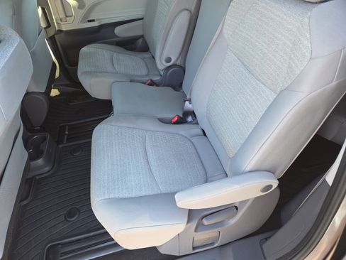 Certified 2021 Toyota Sienna LE image 21