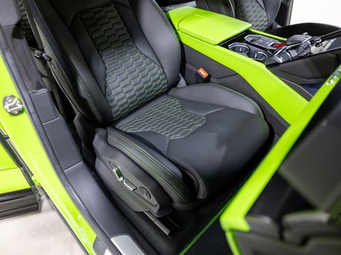 Used 2022 Lamborghini Urus image 31