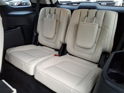 Used 2018 Ford Explorer Platinum image 9