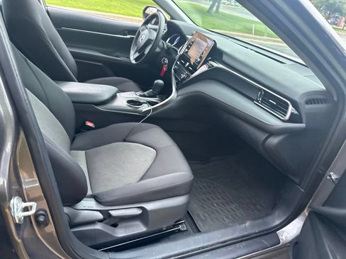 Used 2022 Toyota Camry LE FWD image 5