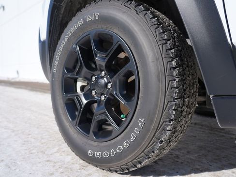 Used 2022 Jeep Cherokee Trailhawk w/ Premium Leather Package image 34