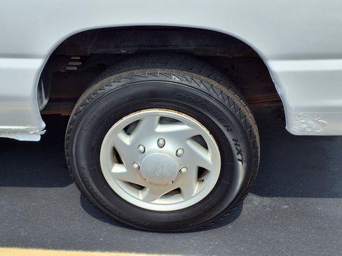 Used 2009 Ford E-350 and Econoline 350 XL RWD image 26