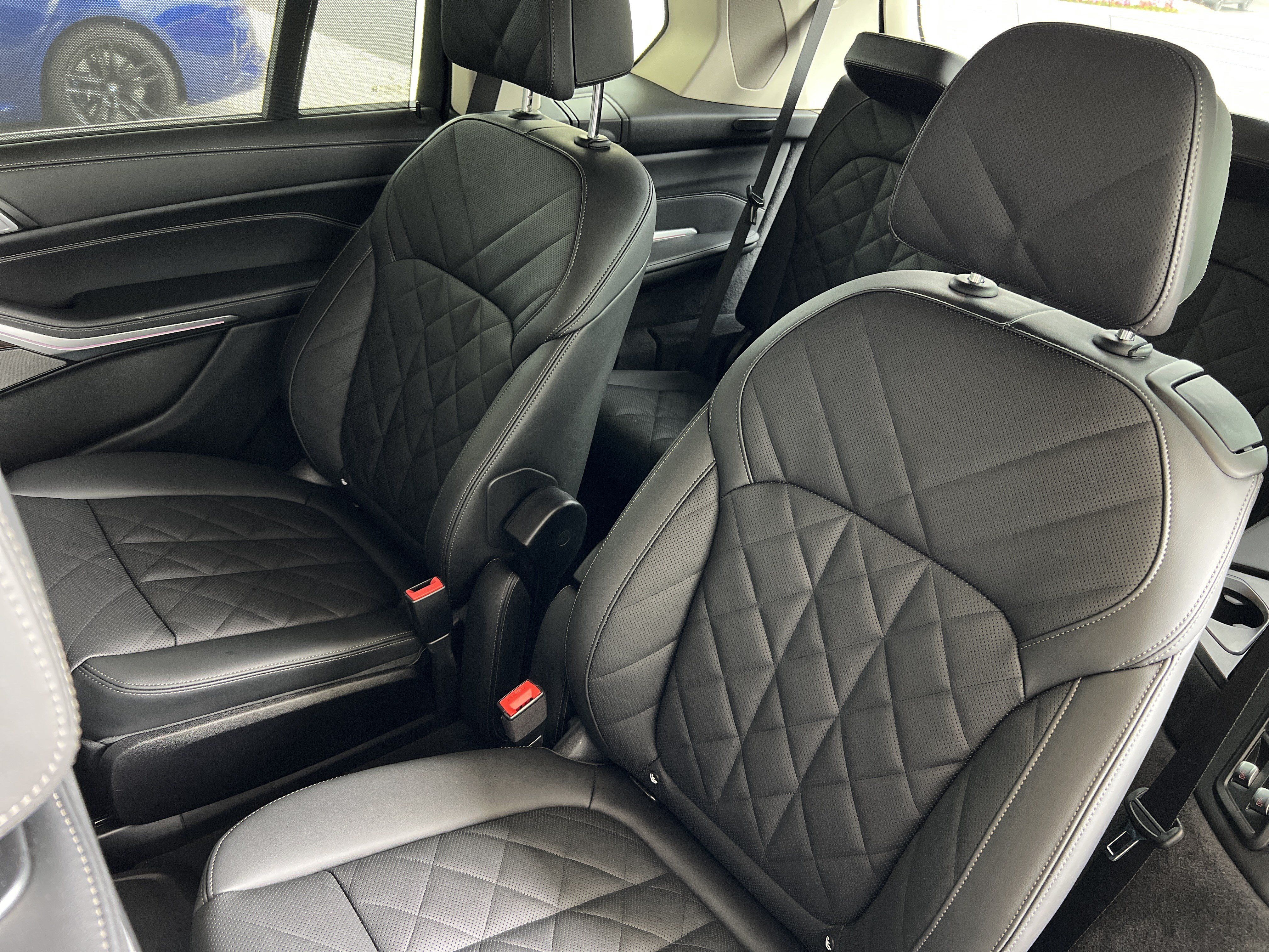 Certified 2026 BMW X7 xDrive40i w/ Premium Package AWD/4WD image 32