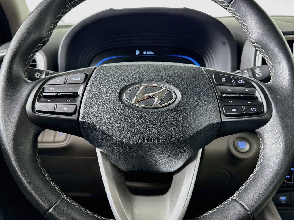 Used 2025 Hyundai Venue SEL FWD image 33