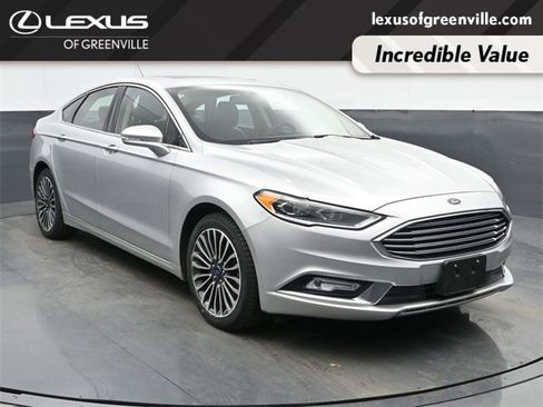Used 2017 Ford Fusion Titanium image 2