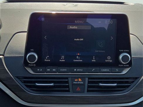 Used 2025 Nissan Altima 2.5 SV FWD image 8