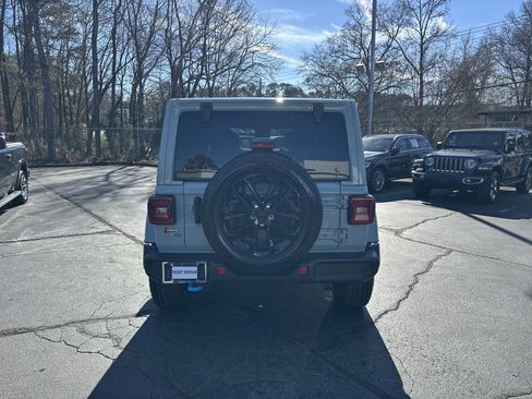 Used 2024 Jeep Wrangler Sahara w/ Technology Group image 8