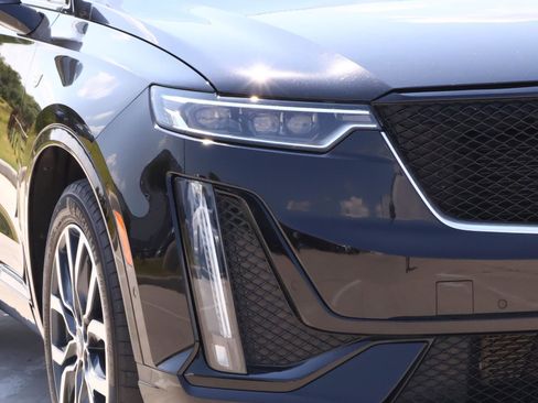 Certified 2023 Cadillac XT6 Sport w/ Platinum Package image 9