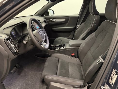 New 2026 Volvo XC40 B5 Ultra w/ Protection Package Premier image 16